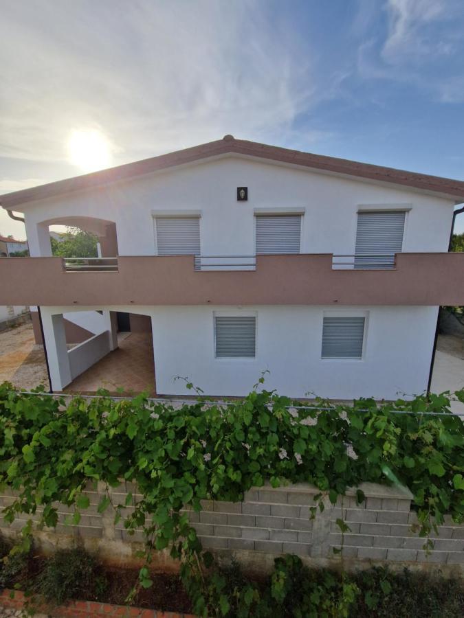 Apartments Ema Vir Exterior foto